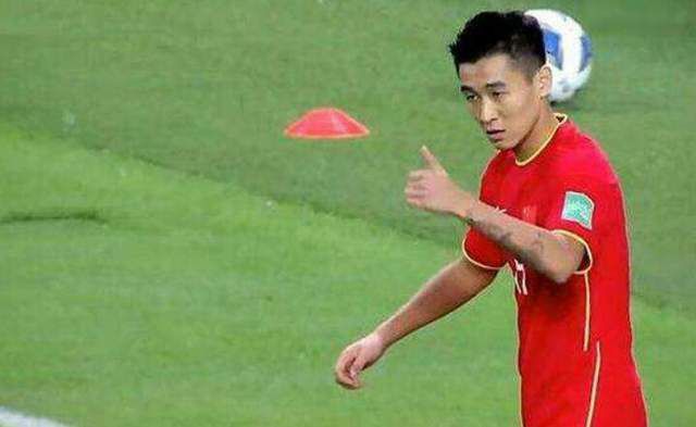 王霜与热刺女足的合约将持续到2026年，她将身披77号球衣为热刺女足一队效力。